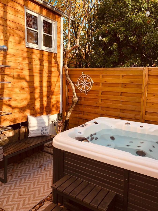 Zirkuswagen Mit Outdoor Whirlpool Und Garten Petershagen-Eggersdorf Exterior foto