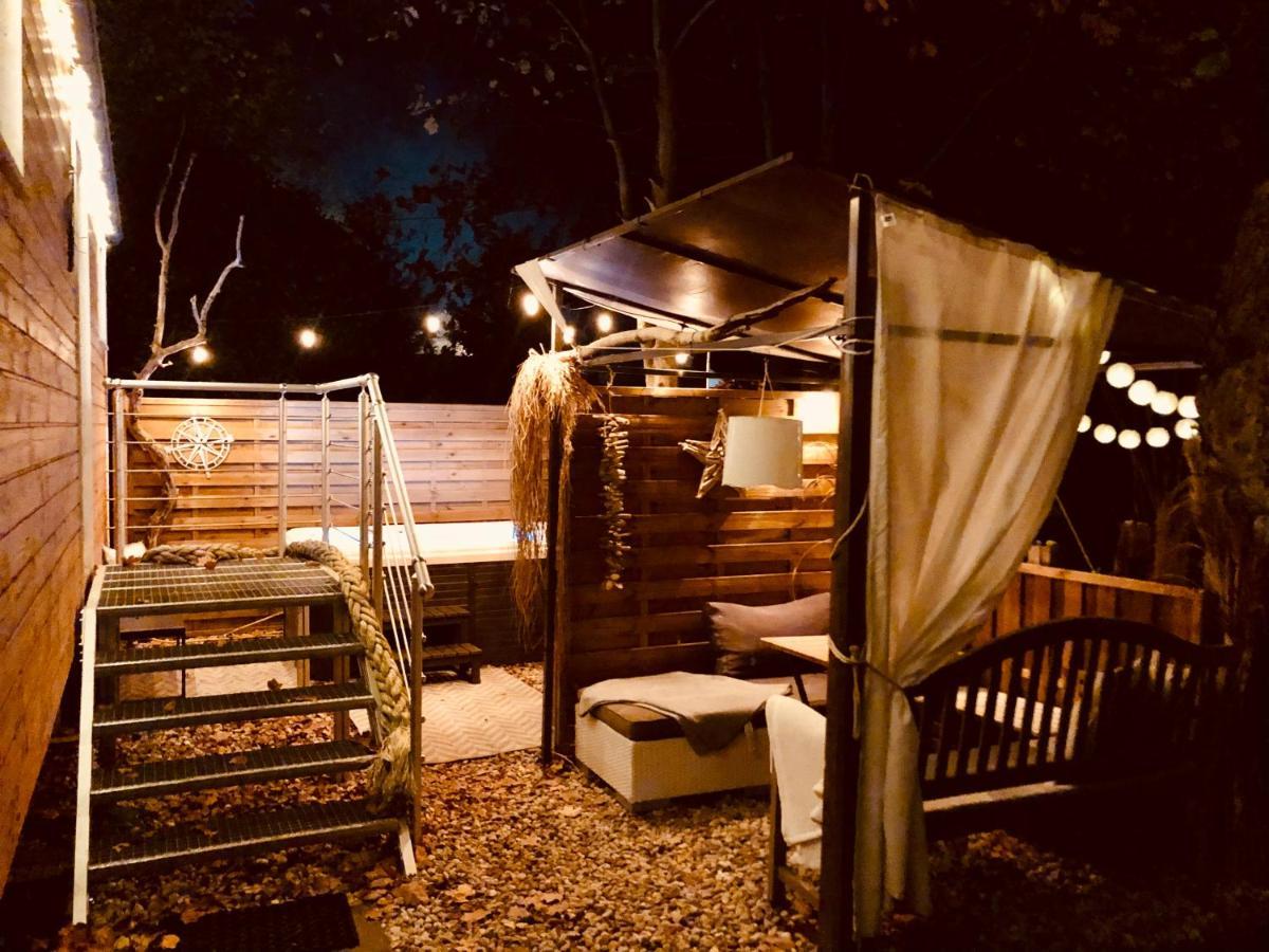 Zirkuswagen Mit Outdoor Whirlpool Und Garten Petershagen-Eggersdorf Exterior foto